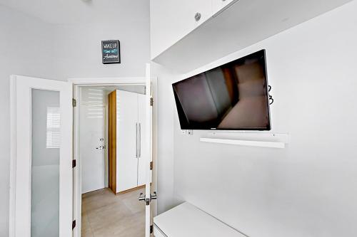 Hayes Garden I & II in Hollywood, USA