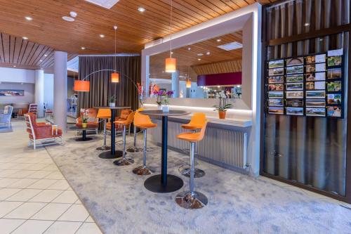 Pub/Lounge, Best Western Le Relais de Laguiole Hotel & Spa in Laguiole