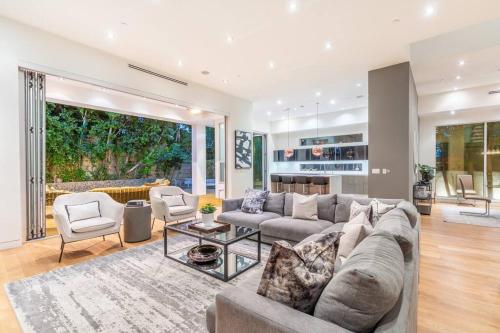 LUXURY 5 BEDROOM VILLA C!!!! in Los Angeles, USA