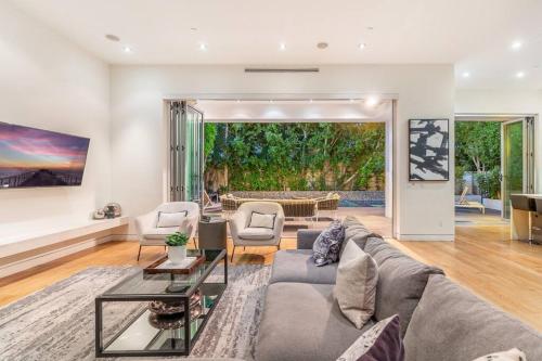 LUXURY 5 BEDROOM VILLA C!!!! in Los Angeles, USA