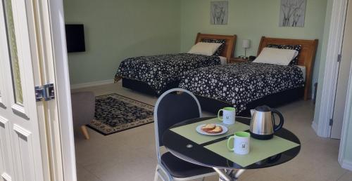 2 twin beds