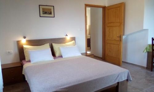 Apartments by the sea Valun, Cres - 386 in Valun