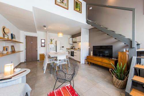 Urrutia 73 - B Alto Alberdi - Loft Elegante con Cochera para un Auto