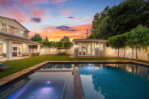 Luxury Woodbrigde -8 Bedroom in Los Angeles, USA