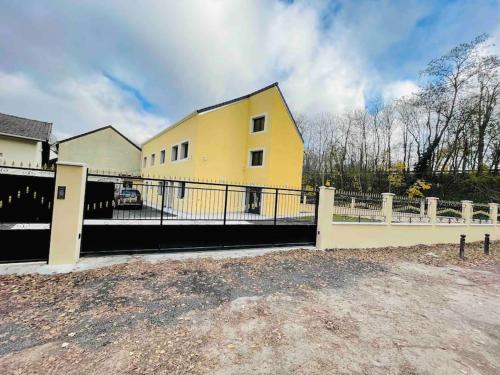 Masion belle vue in Сарсель