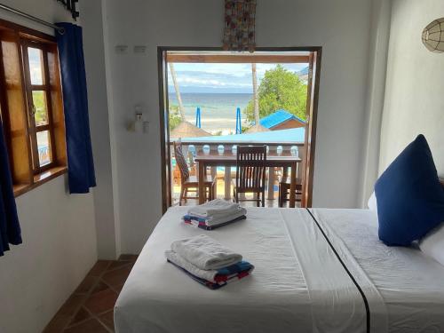 Rainbow Bay Beach & Dive Resort in ซีคุยเจอร์