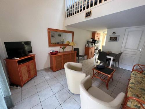 Apartment image 8