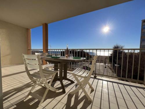 T2 avec terrasse parking prive proche plage - FR-1-701-18 - image 3