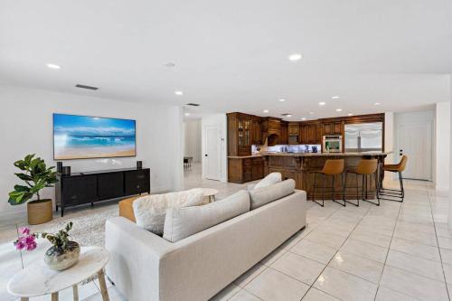 Cutler Estate! 5bdr, gated-pool! in Palmetto Bay, USA
