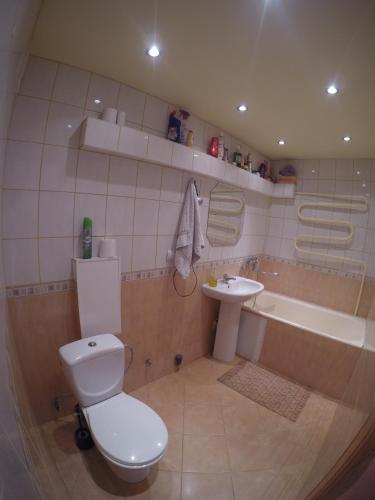 Green Hall apartment - image 9