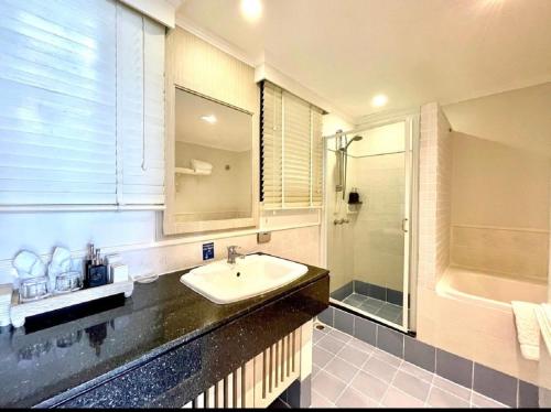 room detail thumbnail 2