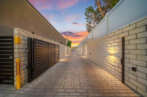 CHARMING 4BDR TOWN HOUSE in Los Angeles, USA