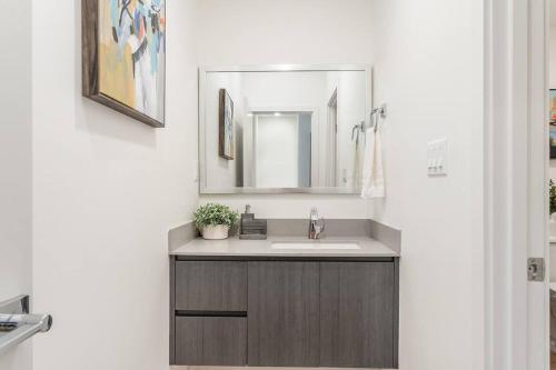 CHARMING 4BDR TOWN HOUSE in Los Angeles, USA