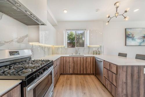 CHARMING 4BDR TOWN HOUSE in Los Angeles, USA