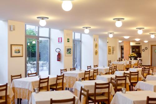 Hotel Idania - image 10