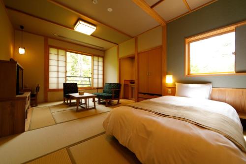 Economy Japanese Style Twin Room with Hot Spring Bath River View