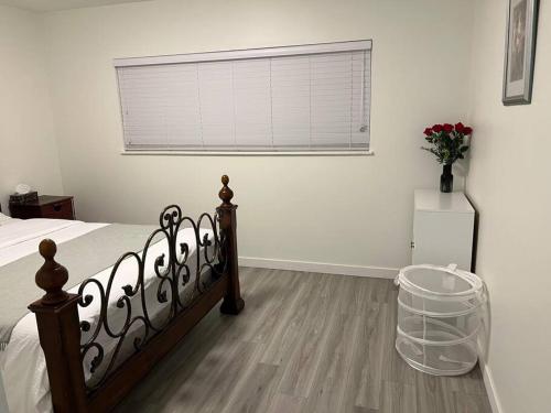 Upstairs newly renovated 2bed suite near skytrain in Port Coquitlam, Canada