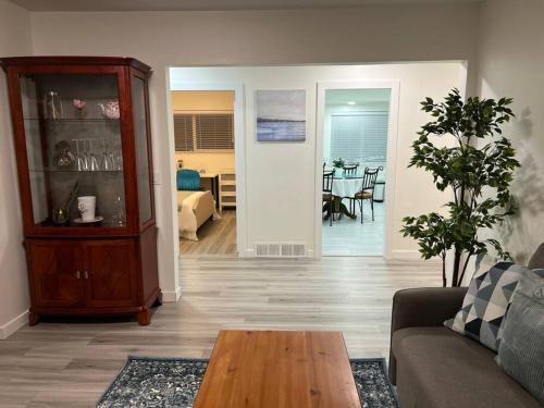 Upstairs newly renovated 2bed suite near skytrain in Port Coquitlam, Canada