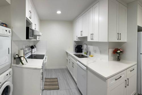 Upstairs newly renovated 2bed suite near skytrain in Port Coquitlam, Canada