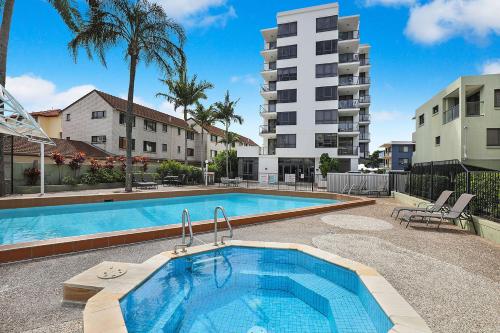 . Aqualine Apartments On The Broadwater