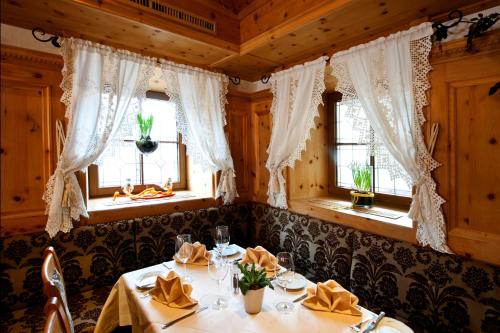Restaurant, Hotel Bierwirt GmbH in Innsbruck