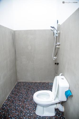 Double Room with Garden View image 5