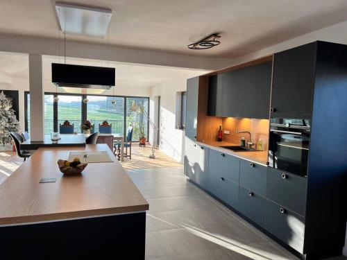Bếp, House - Sleeps 8 - Pets Ok - Garden - Parking in Berdorf