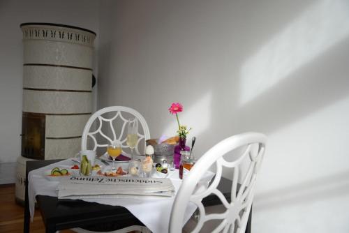 Alte Apotheke Bed & Breakfast in Karlsbad, Deutschland