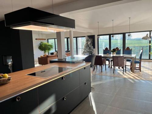 Bếp, House - Sleeps 8 - Pets Ok - Garden - Parking in Berdorf