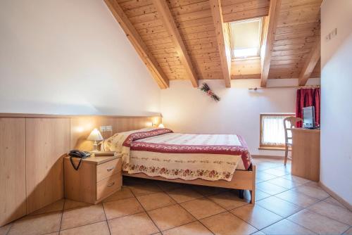 6 bedrooms, 16 beds