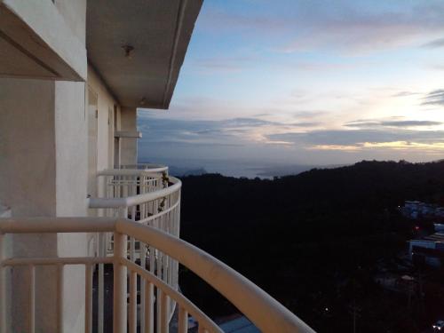 Condo with Free Swimming Pool & Viewing Deck - Tap to explore photos