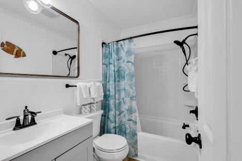 2BR Ocean Forest Villa Steps Away From Pristine Sandy Beaches - 화장실