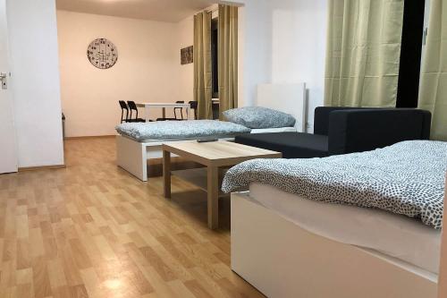 2 bedrooms, 4 beds