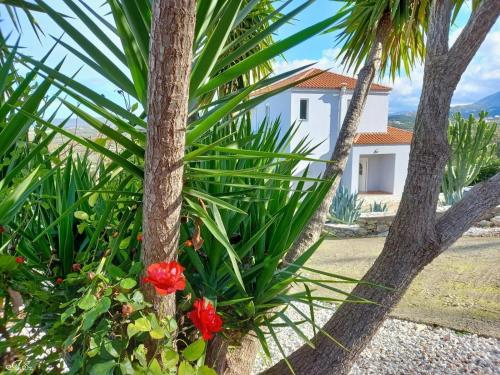  Villa Jupiter with Lake View, Private Pool and Tennis Court in Kournás