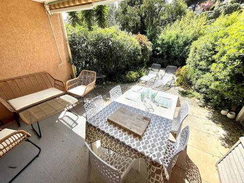 Appartement rénové à Cavalière avec terrasse - Location saisonnière - Le Lavandou
