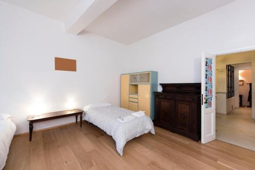 Pitti Three - image 7