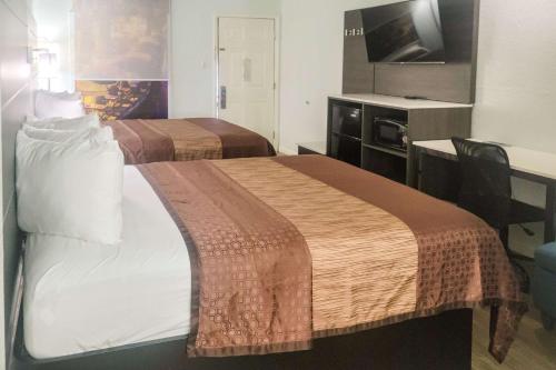 Econo Lodge Inn & Suites Near Lackland AFB