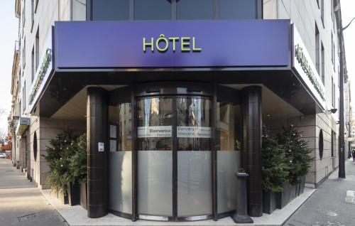 Parking - Hôtel Paris Louis Blanc - Picture of Hotel Paris Louis Blanc -  Tripadvisor