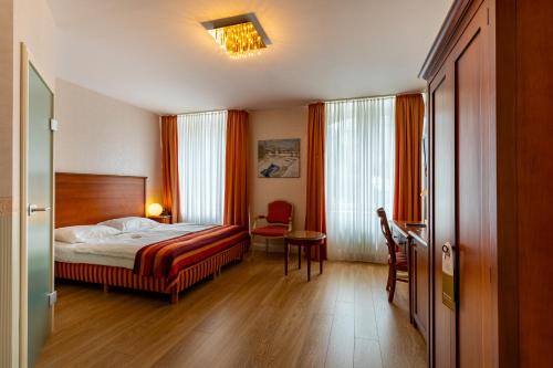 1 queen bed