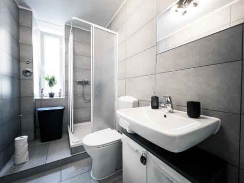 Ruhige 2 Schlafzimmer Wohnung: 5 Einzelbetten + Küche, modernes Bad, TV, Waschmaschine, Leipzig (photo 4)