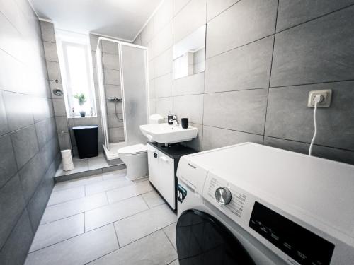 Ruhige 2 Schlafzimmer Wohnung: 5 Einzelbetten + Küche, modernes Bad, TV, Waschmaschine, Leipzig (photo 7)