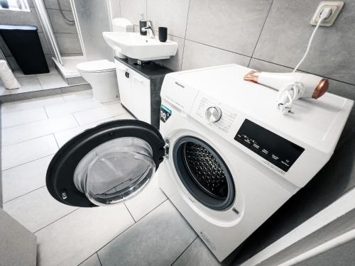 Ruhige 2 Schlafzimmer Wohnung: 5 Einzelbetten + Küche, modernes Bad, TV, Waschmaschine, Leipzig (photo 10)