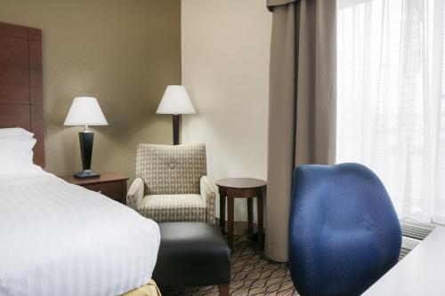 Holiday Inn Express Hotel And Suites Clinton