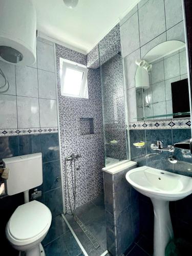 Double Room image 10