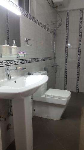 Double Room with Mountain View image 1
