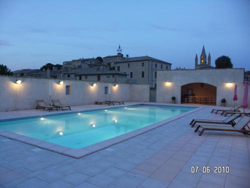 Peldbaseins, Domaine Saint Martin in Valliguieres