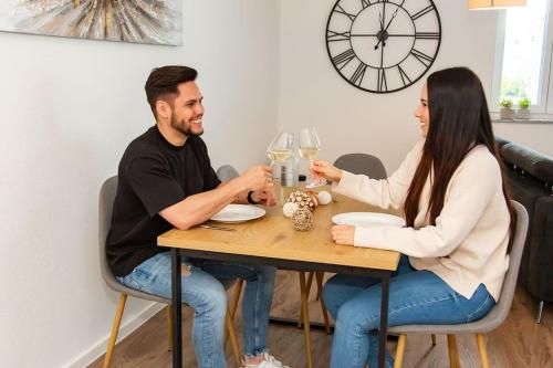 Große COZY 4-Zi-Whg mit Balkon Nähe Europa Park und Rulantica (Große COZY 4-Zi-Whg mit Balkon Nahe Europa Park und Rulantica) in 拉爾/黑森林