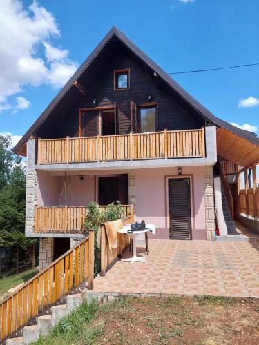 Nešić apartmani, Gornji Gajevi