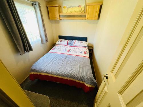 Quartos, 3 Bedroom Caravan KG37, Dog Friendly, Shanklin, Isle of Wight in Lake South