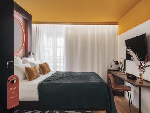 422249889 Seven Hotel